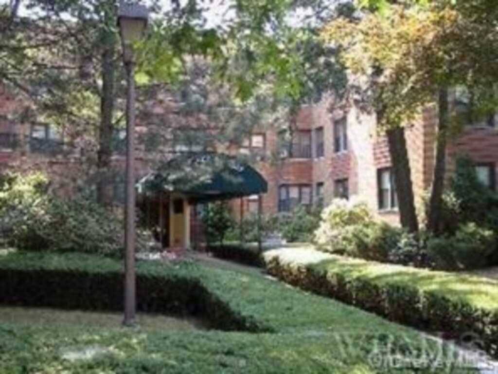 2 Greenridge Avenue, Unit #2E, White Plains, NY 10605
