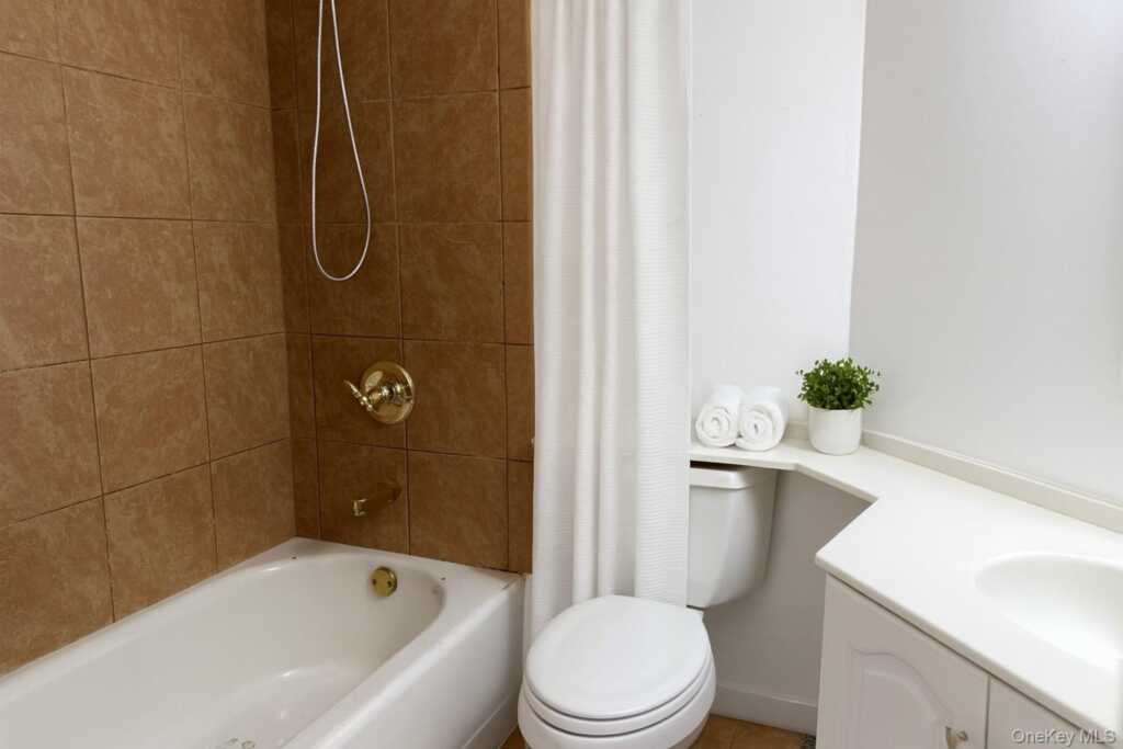 4 Martine Avenue, Unit #416, White Plains, NY 10606 - Photo 8 of 18