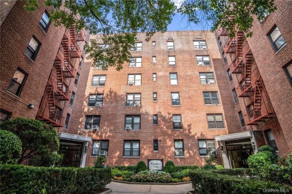 4 Windsor Terrace, Unit #1E, White Plains, NY 10601 - Photo 2 of 27