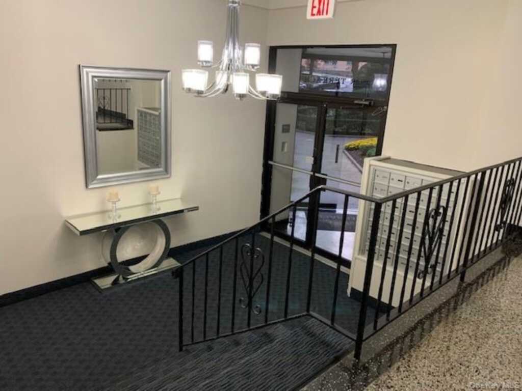 4 Windsor Terrace, Unit #1E, White Plains, NY 10601 - Photo 5 of 27