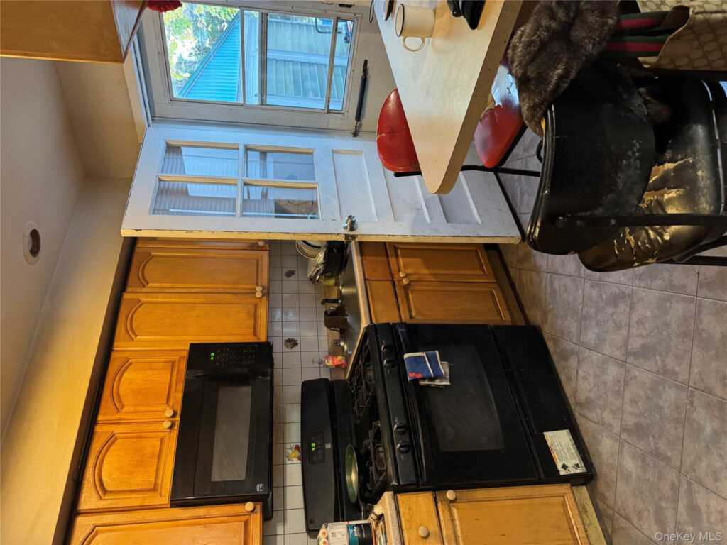 98 Clinton Avenue, New Rochelle, NY 10801 - Photo 5 of 13