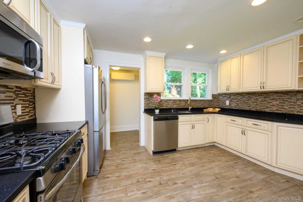 15 Ranger Place, New Rochelle, NY 10804 - Photo 10 of 44