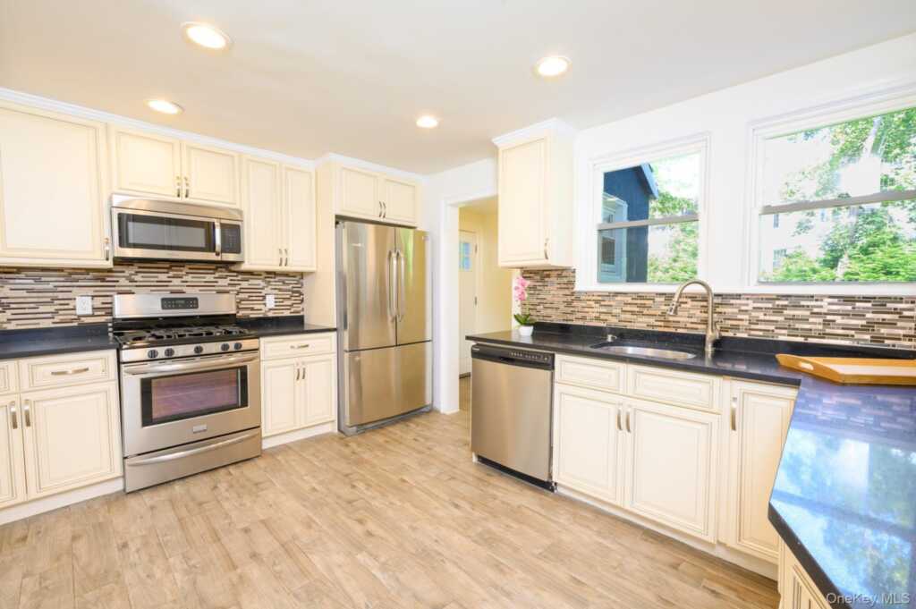 15 Ranger Place, New Rochelle, NY 10804 - Photo 12 of 44