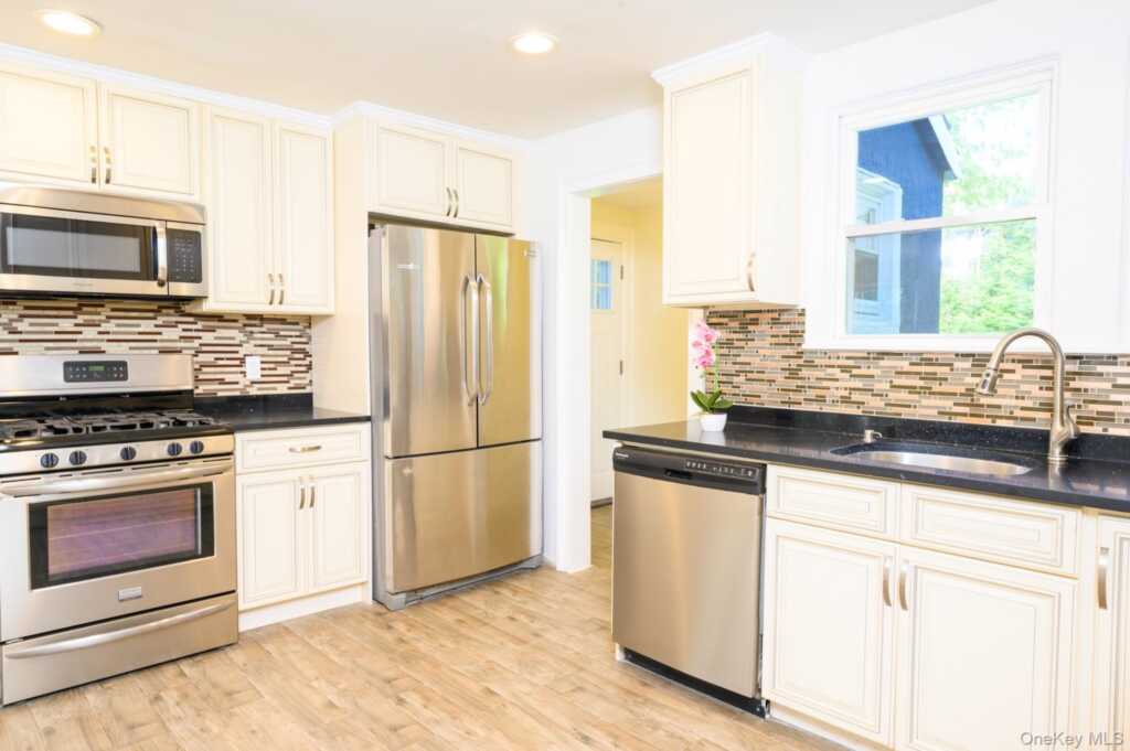 15 Ranger Place, New Rochelle, NY 10804 - Photo 13 of 44