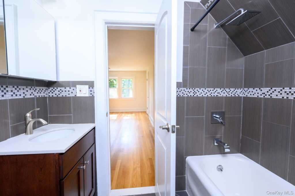 15 Ranger Place, New Rochelle, NY 10804 - Photo 26 of 44