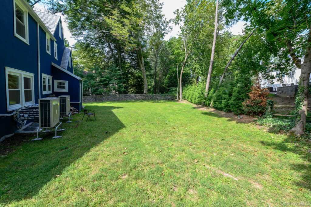 15 Ranger Place, New Rochelle, NY 10804 - Photo 38 of 44