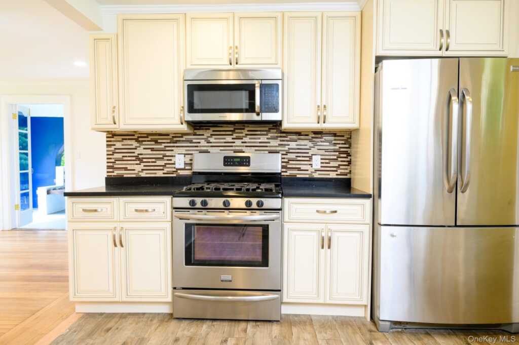 15 Ranger Place, New Rochelle, NY 10804 - Photo 9 of 44