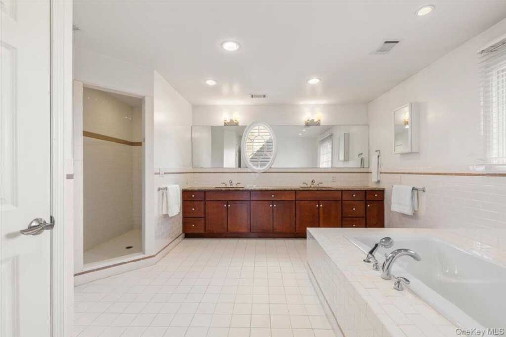 60 Haviland Lane, White Plains, NY 10605 - Photo 13 of 38