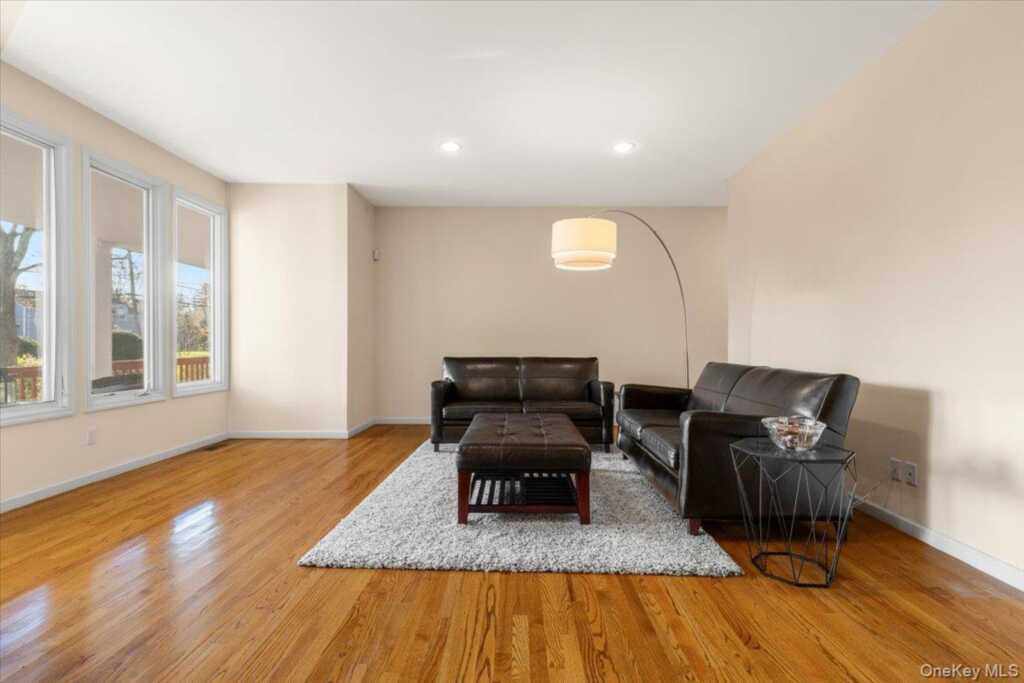 60 Haviland Lane, White Plains, NY 10605 - Photo 3 of 38