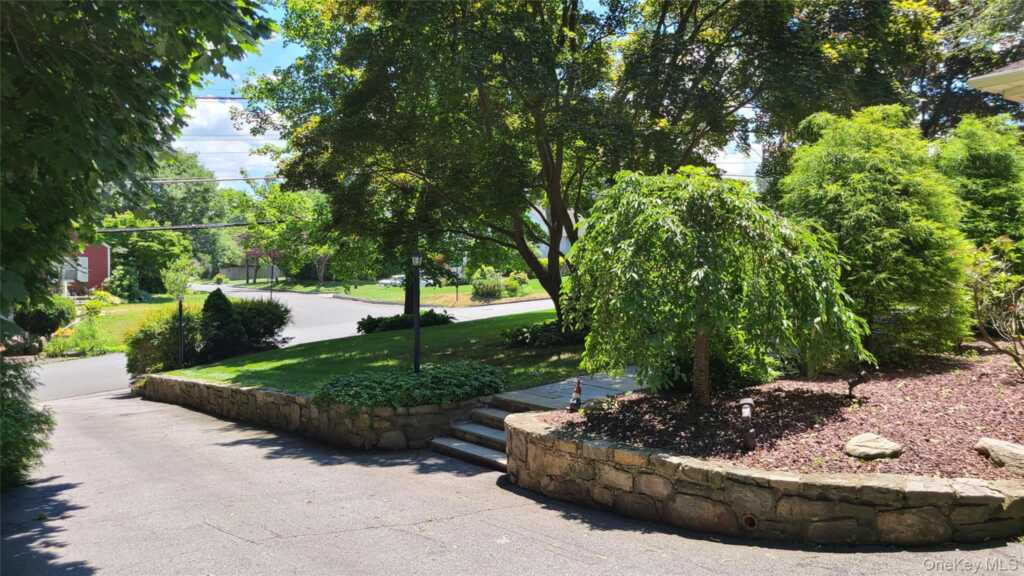 60 Haviland Lane, White Plains, NY 10605 - Photo 33 of 38