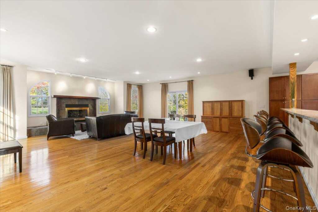 60 Haviland Lane, White Plains, NY 10605 - Photo 8 of 38