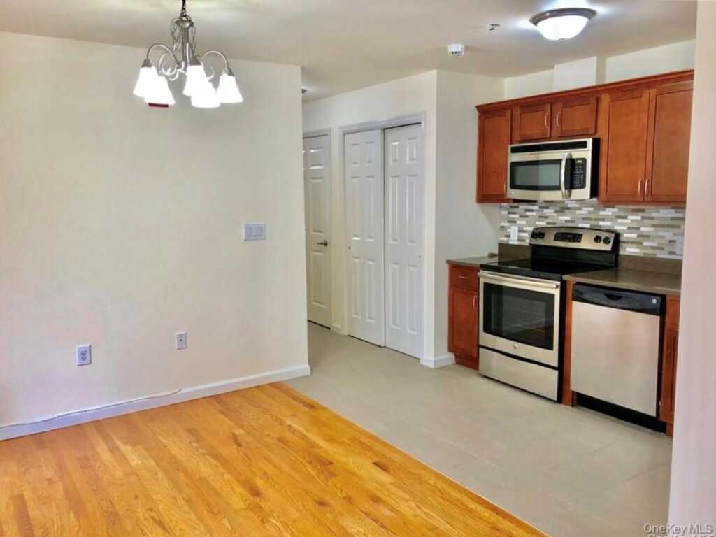 160 Chatterton Avenue, Unit #1A, White Plains, NY 10606 - Photo 2 of 9