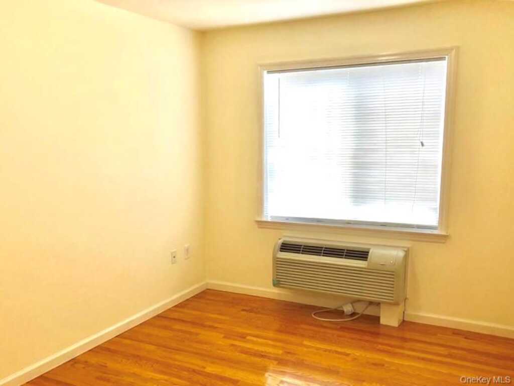 160 Chatterton Avenue, Unit #1A, White Plains, NY 10606 - Photo 3 of 9