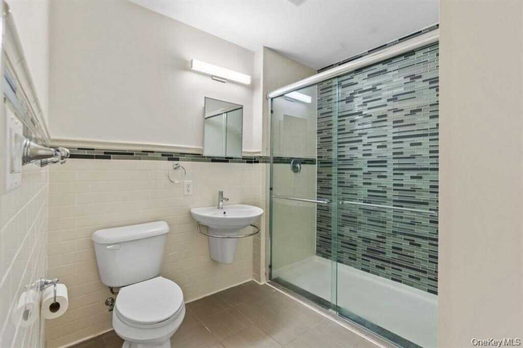 160 Chatterton Avenue, Unit #1A, White Plains, NY 10606 - Photo 5 of 9