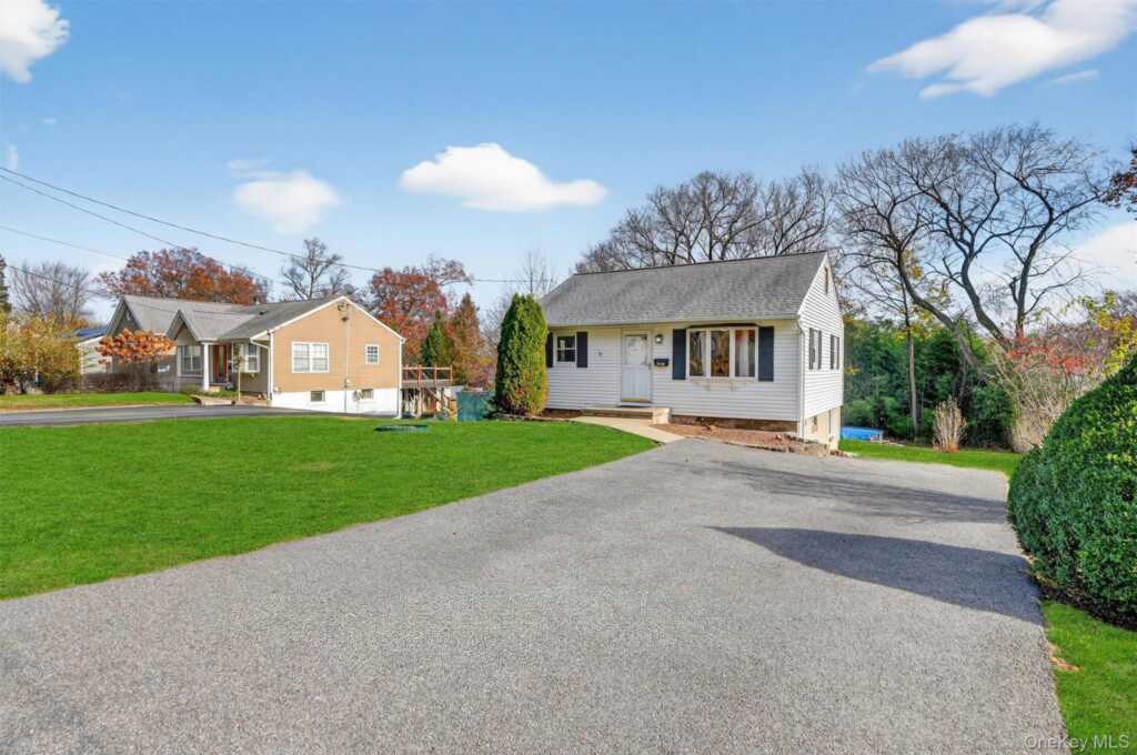 30 Lexow Avenue, Nanuet, NY 10954 - Photo 4 of 25