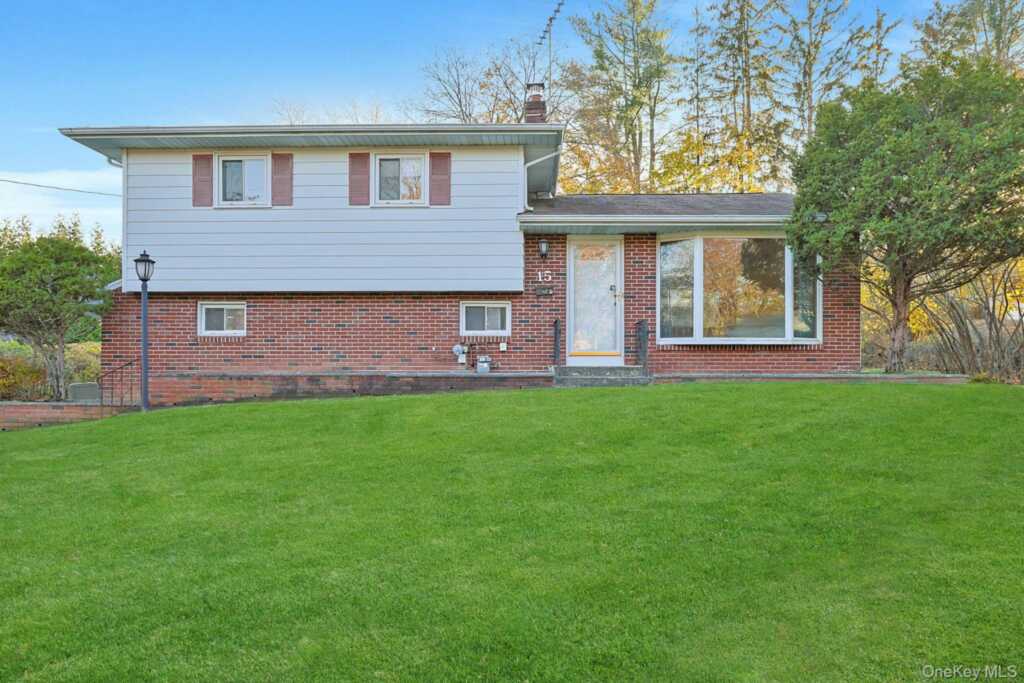 15 Kenwood Lane, New City, NY 10956