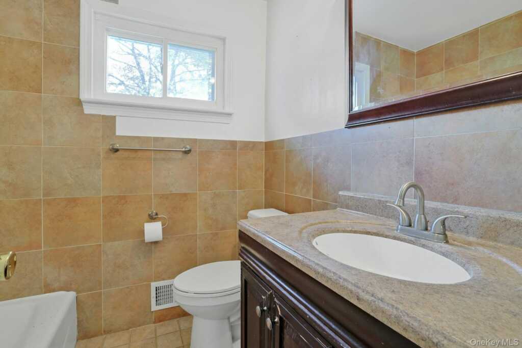 15 Kenwood Lane, New City, NY 10956 - Photo 13 of 28