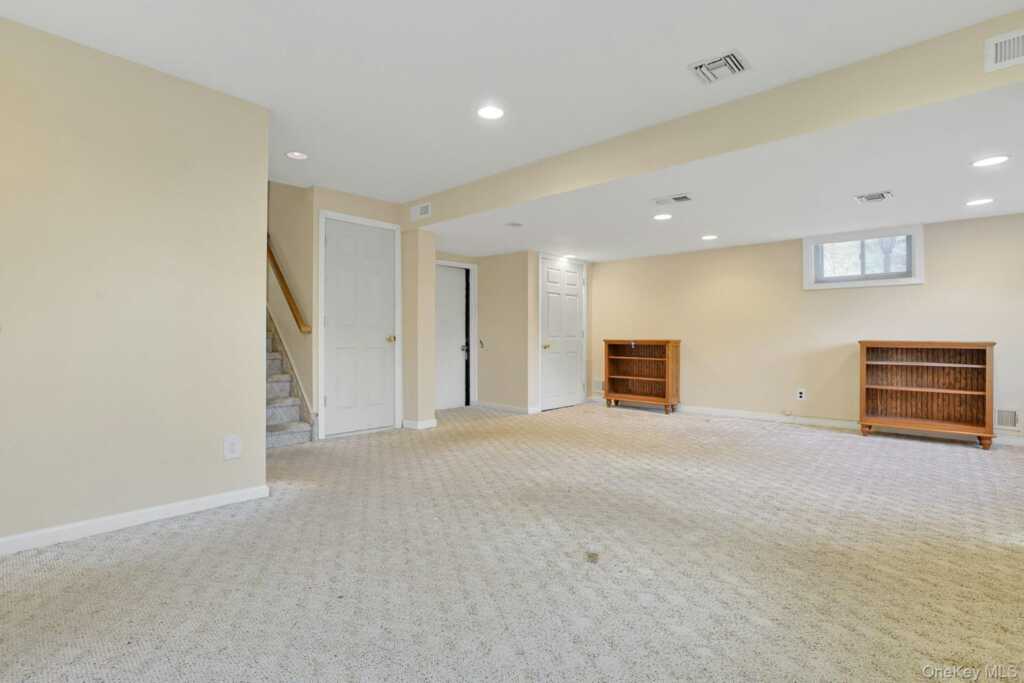 15 Kenwood Lane, New City, NY 10956 - Photo 19 of 28