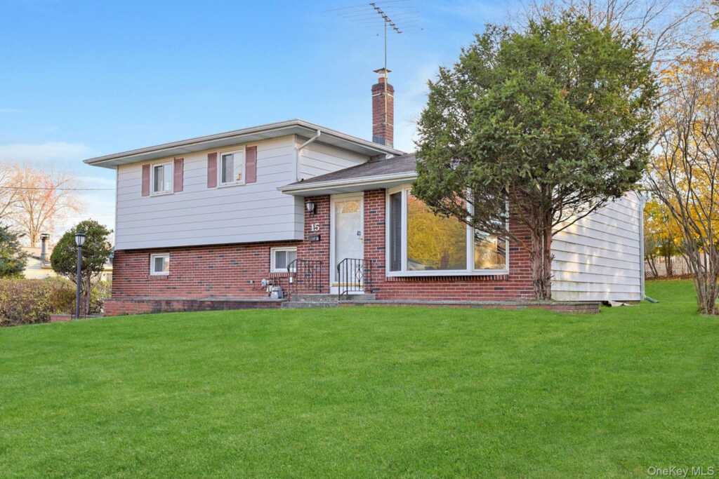 15 Kenwood Lane, New City, NY 10956 - Photo 2 of 28