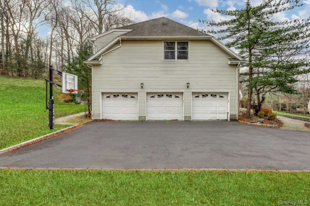 22 Golden Road, Suffern, NY 10901 - Photo 4 of 41