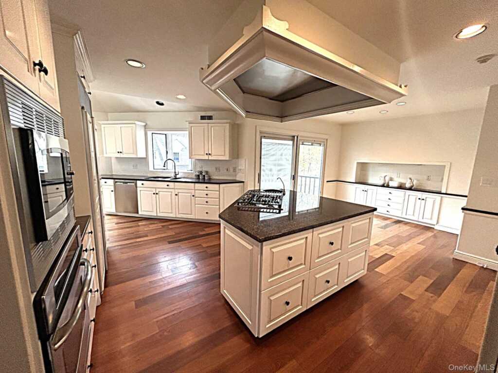 415 Grace Church Street, Rye, NY 10580 - Photo 12 of 50