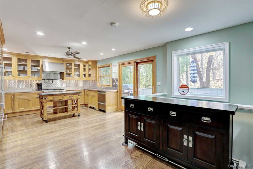 6 Scenic Vista Drive, New City, NY 10956 - Photo 9 of 37