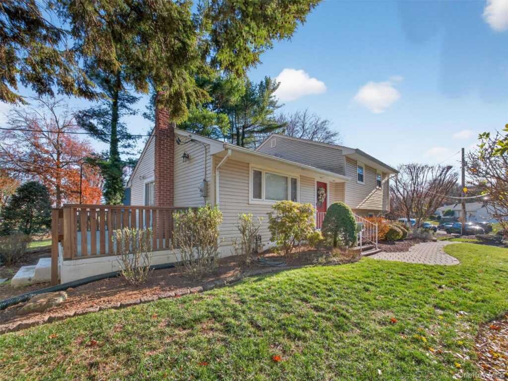 68 Eberling Drive, New City, NY 10956 - Photo 4 of 37