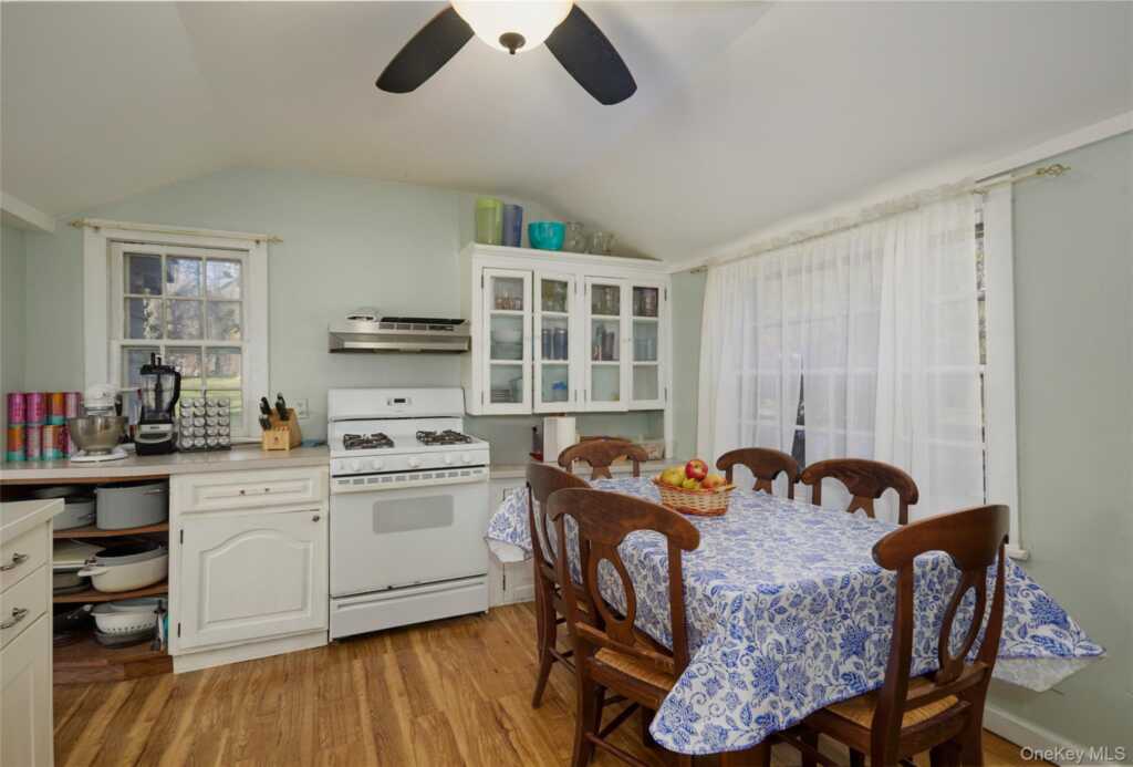 500 Haverstraw Road, Suffern, NY 10901 - Photo 11 of 37