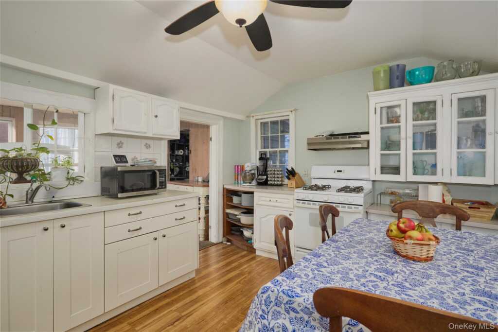 500 Haverstraw Road, Suffern, NY 10901 - Photo 12 of 37