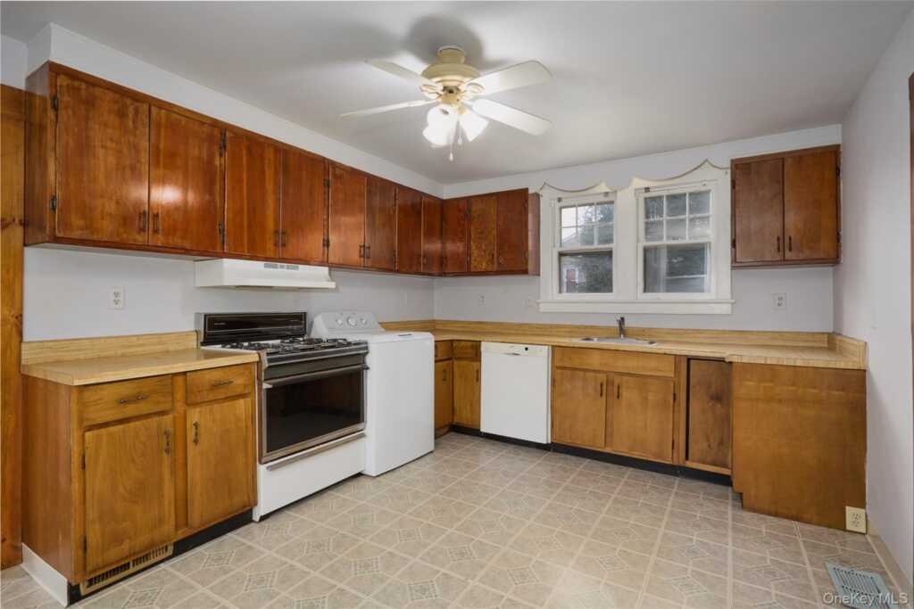 500 Haverstraw Road, Suffern, NY 10901 - Photo 20 of 37