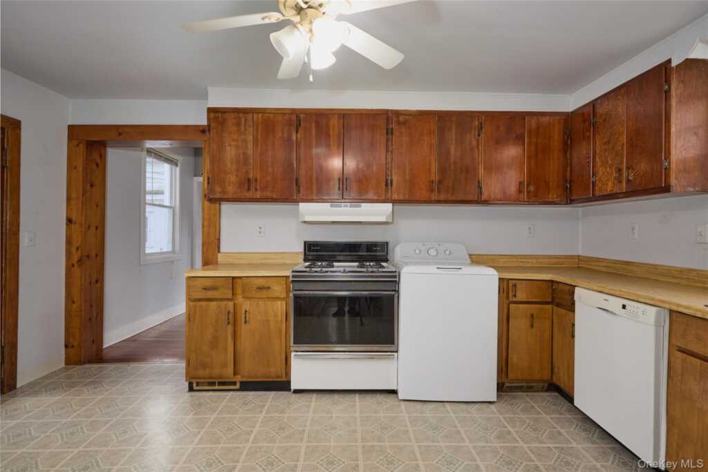 500 Haverstraw Road, Suffern, NY 10901 - Photo 22 of 37