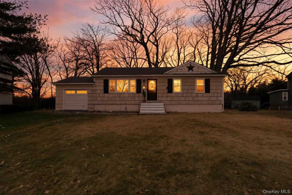 22 Hovenkamp Avenue, Nanuet, NY 10954