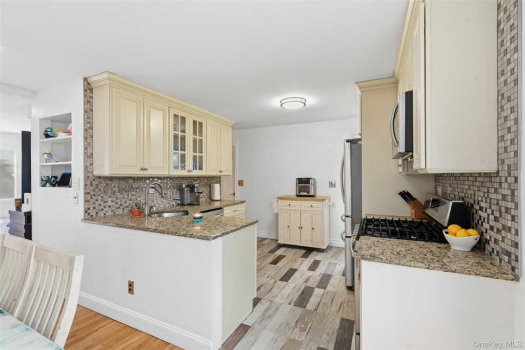 22 Hovenkamp Avenue, Nanuet, NY 10954 - Photo 17 of 29