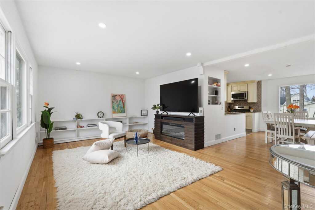 22 Hovenkamp Avenue, Nanuet, NY 10954 - Photo 3 of 29