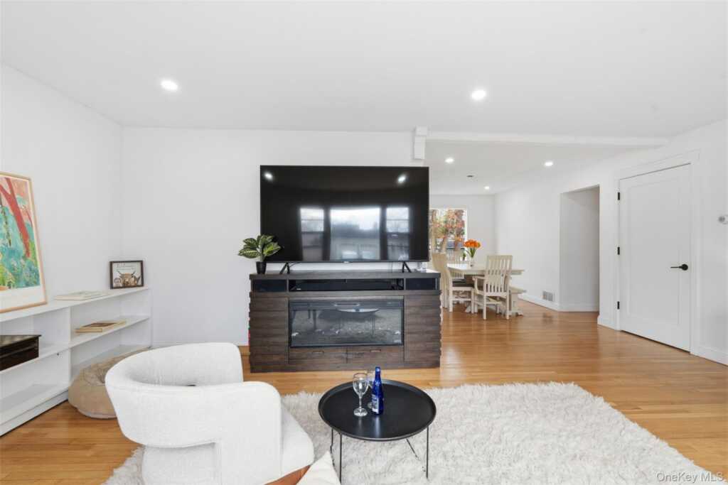 22 Hovenkamp Avenue, Nanuet, NY 10954 - Photo 4 of 29