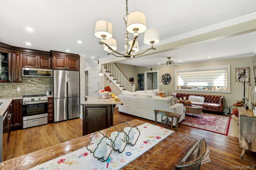 110 Topland Road, White Plains, NY 10605 - Photo 12 of 37