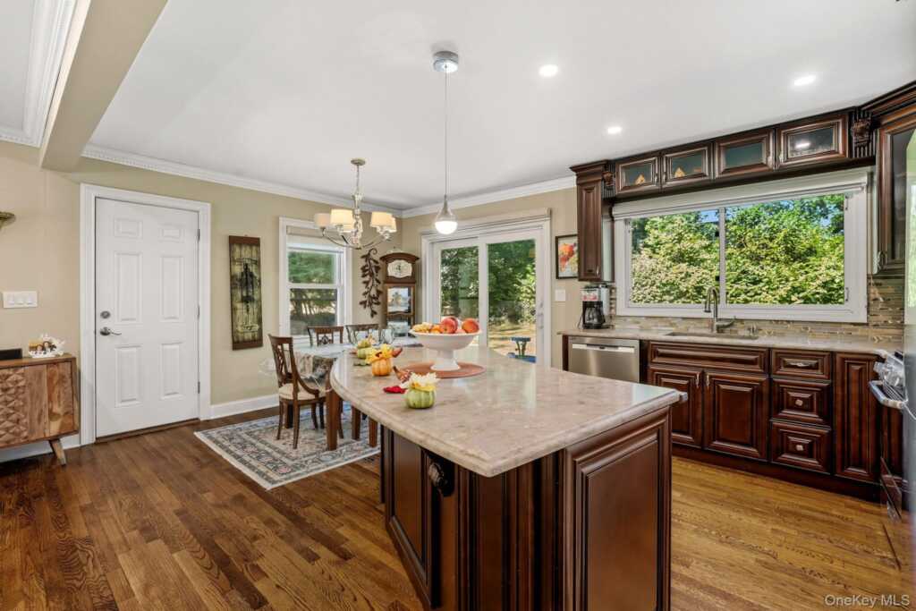 110 Topland Road, White Plains, NY 10605 - Photo 14 of 37