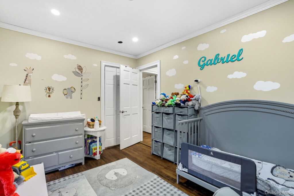 110 Topland Road, White Plains, NY 10605 - Photo 19 of 37