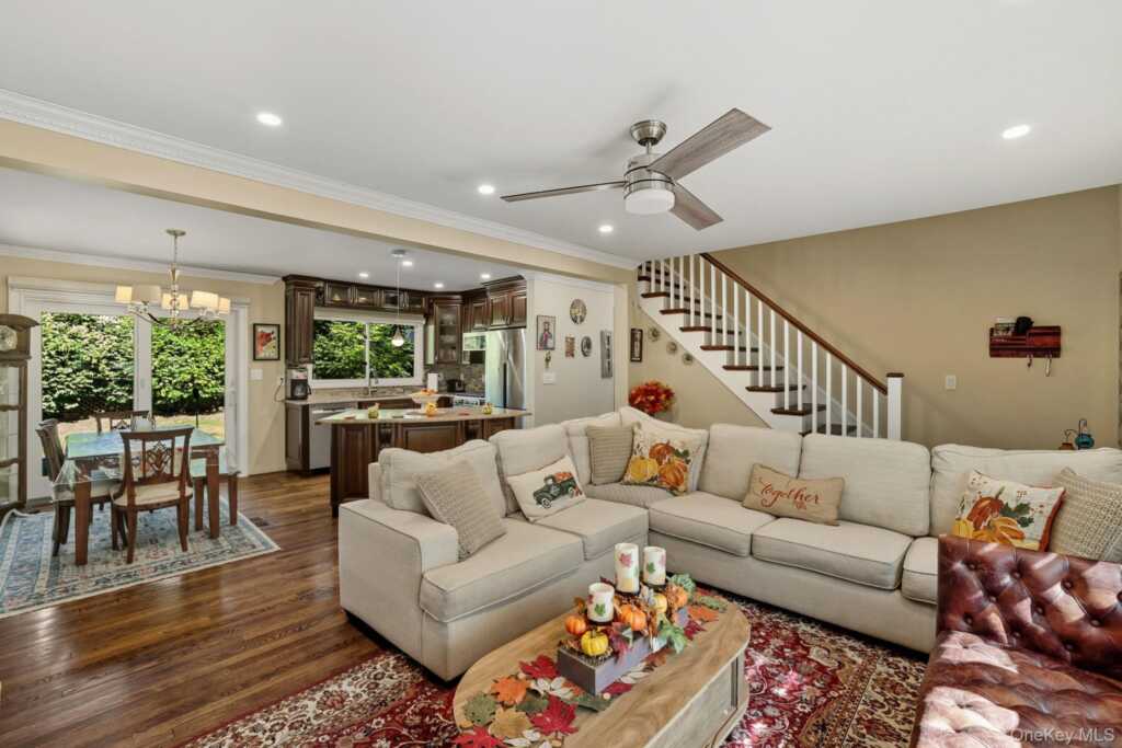 110 Topland Road, White Plains, NY 10605 - Photo 2 of 37