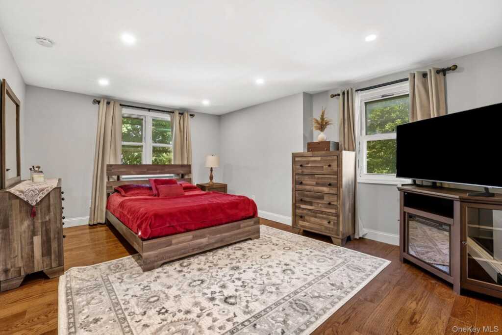 110 Topland Road, White Plains, NY 10605 - Photo 21 of 37