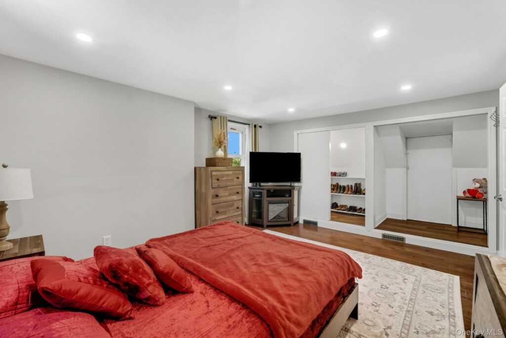 110 Topland Road, White Plains, NY 10605 - Photo 22 of 37