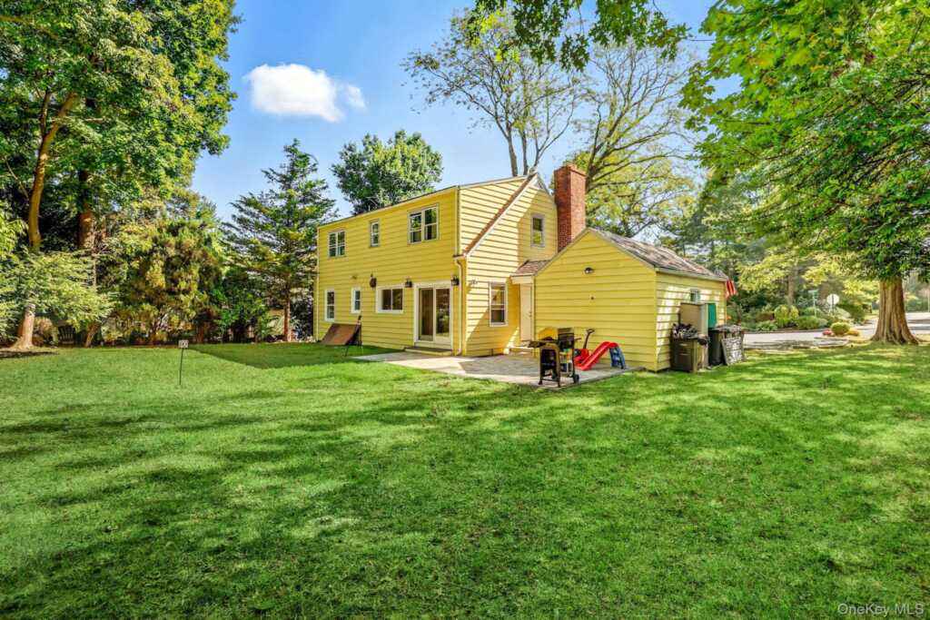 110 Topland Road, White Plains, NY 10605 - Photo 28 of 37