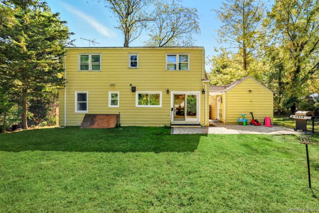 110 Topland Road, White Plains, NY 10605 - Photo 29 of 37