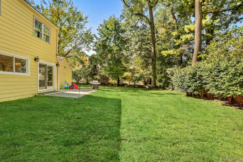 110 Topland Road, White Plains, NY 10605 - Photo 30 of 37