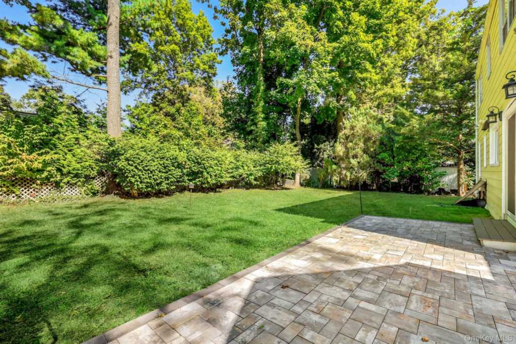 110 Topland Road, White Plains, NY 10605 - Photo 38 of 44