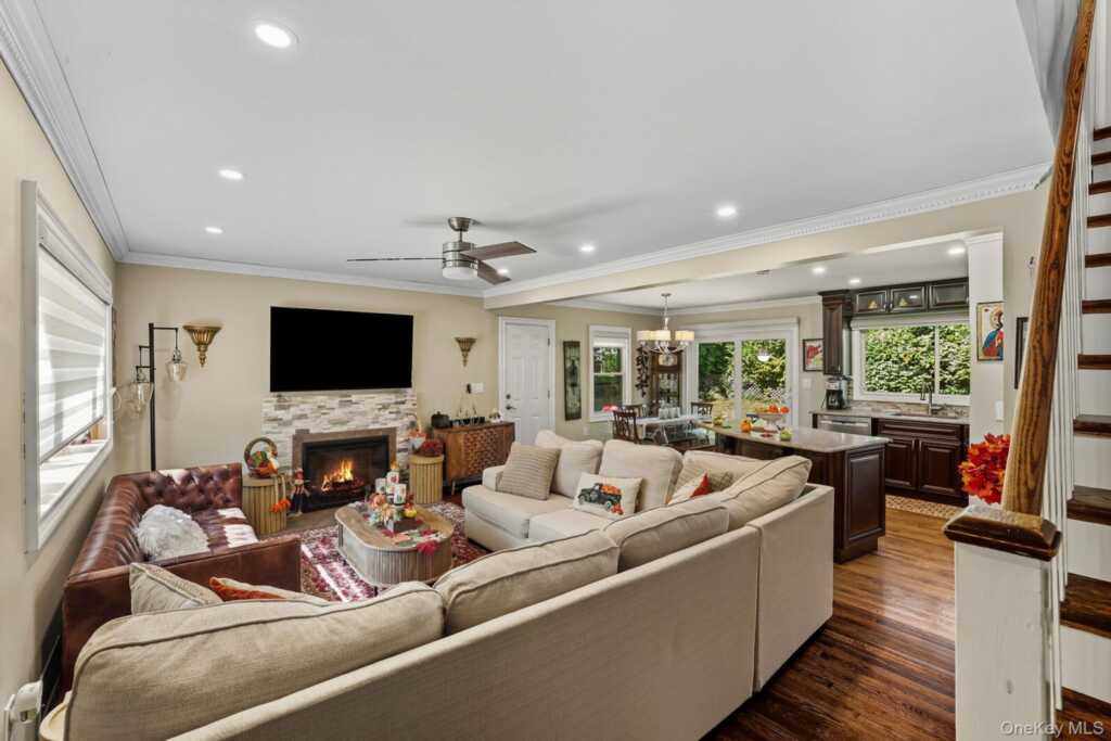 110 Topland Road, White Plains, NY 10605 - Photo 5 of 37