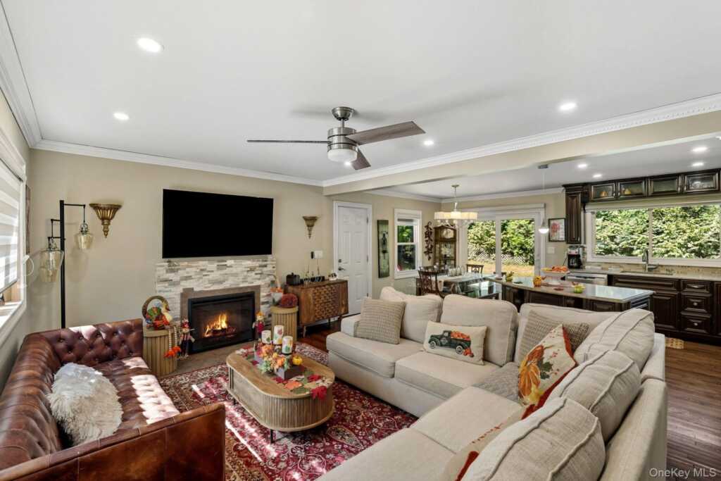 110 Topland Road, White Plains, NY 10605 - Photo 6 of 37