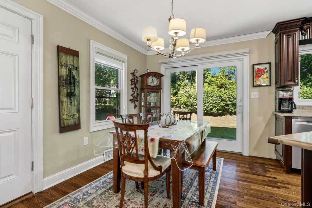 110 Topland Road, White Plains, NY 10605 - Photo 8 of 37