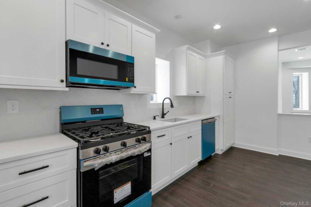 570 Kings Highway, Valley Cottage, NY 10989 - Photo 13 of 33