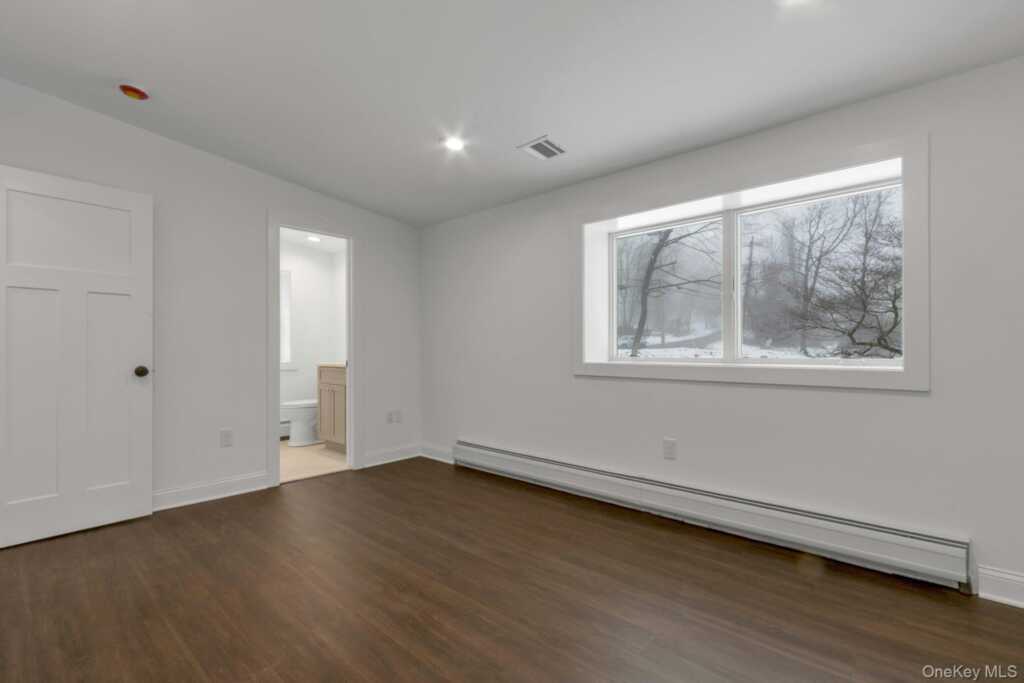 570 Kings Highway, Valley Cottage, NY 10989 - Photo 15 of 33